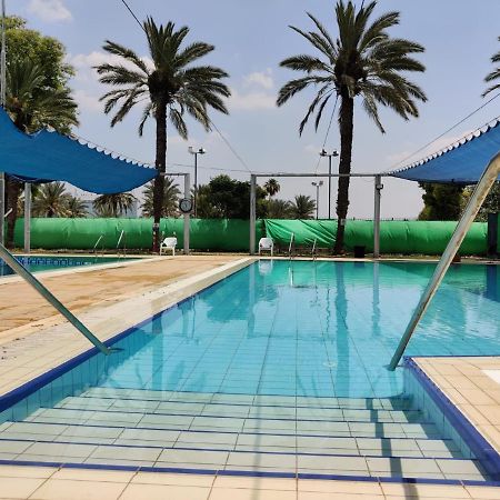ติรัต ซวี Aparthotel Tirat Zevi ภายนอก รูปภาพ