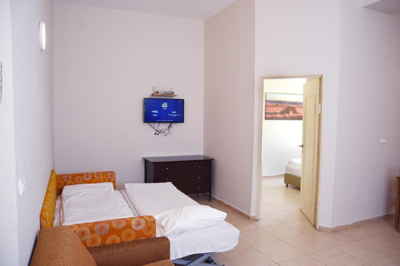 ติรัต ซวี Aparthotel Tirat Zevi ภายนอก รูปภาพ
